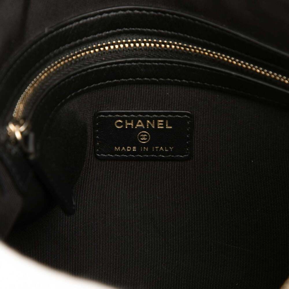 CHANEL Black Caviar Leather Logo Clutch Bag - Picture 5 of 7